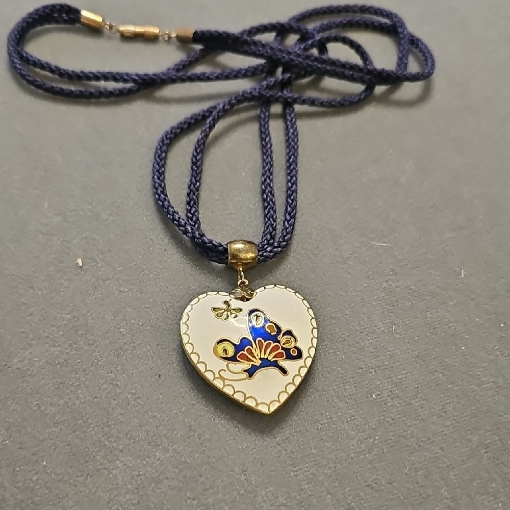 Elegant Vintage Cloisonne Heart Pendant Necklace with Blue and Gold‎ Accents.